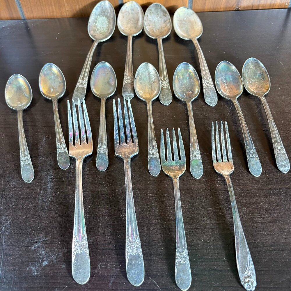 Vintage Retired WM Rogers And Sons Set Of 15 Spoons & Forks